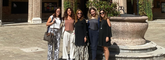 In the photograph from left to right: Francesca Cappelletti, Barbara Pasa, Stefania Stellacci, Micol Roversi Monaco, Alessandra Baudo, cloister of Tolentini building complex, Headquarter of IUAV University of Venice.